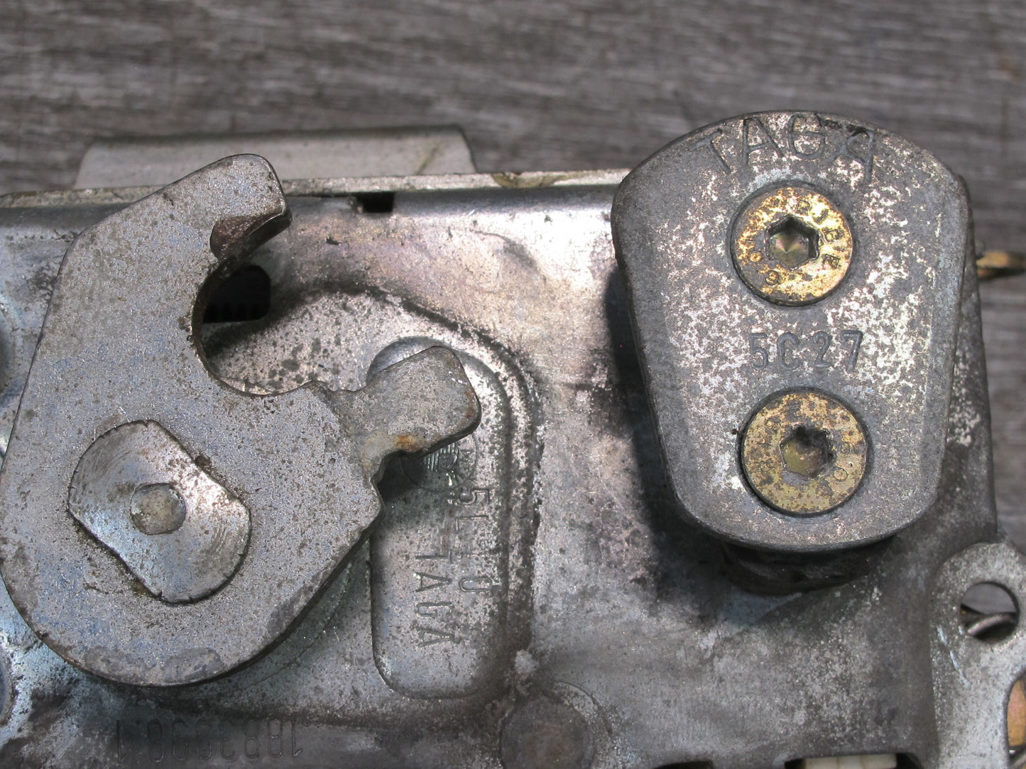83-89 BMW E24 633CSi 635CSi  Right Door Lock Catch OEM