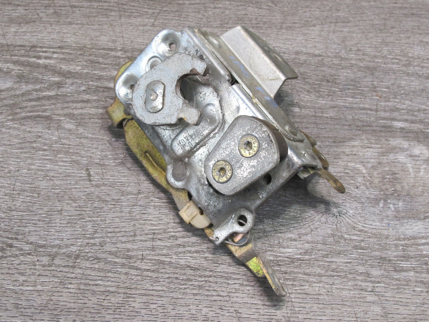 83-89 BMW E24 633CSi 635CSi  Right Door Lock Catch OEM