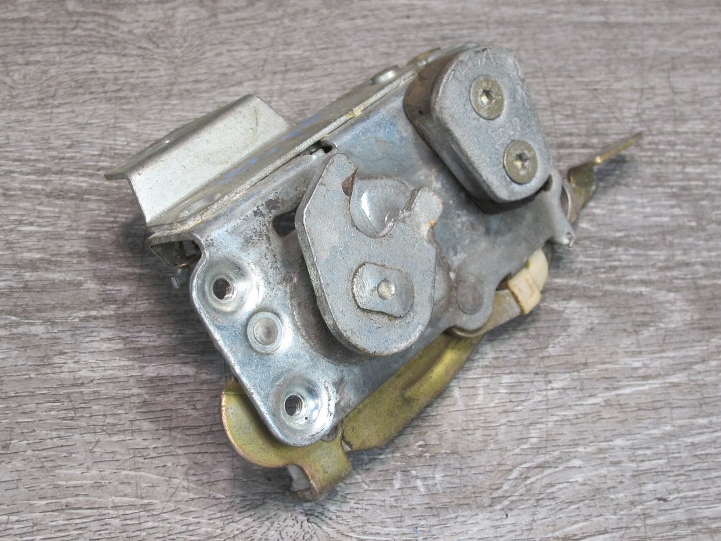 83-89 BMW E24 633CSi 635CSi  Right Door Lock Catch OEM