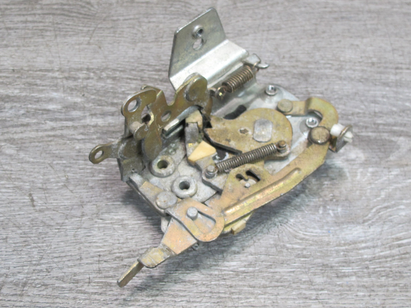 83-89 BMW E24 633CSi 635CSi  Right Door Lock Catch OEM