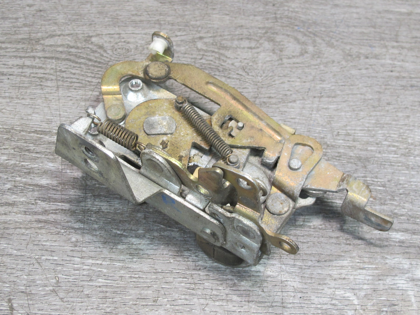 83-89 BMW E24 633CSi 635CSi  Right Door Lock Catch OEM