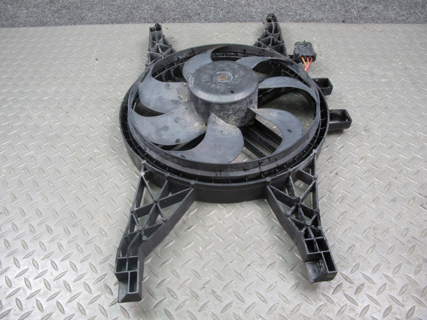 03-06 Chevrolet SSR Engine Cooling Fan w Shroud OEM