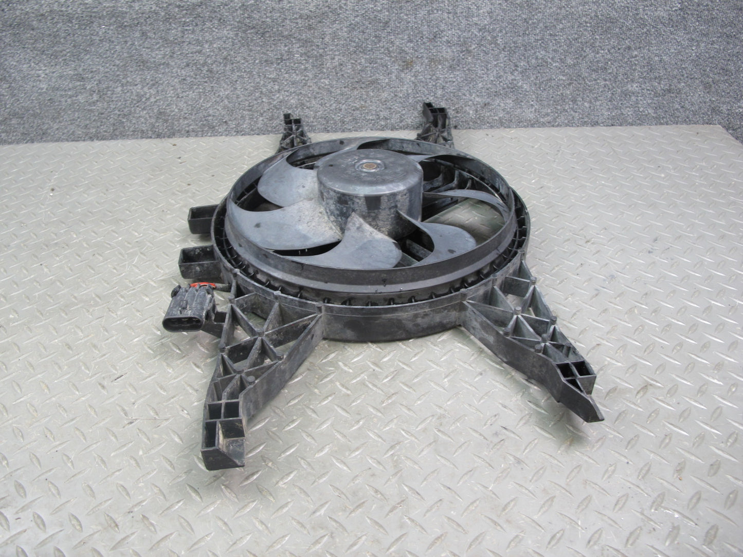 03-06 Chevrolet SSR Engine Cooling Fan w Shroud OEM