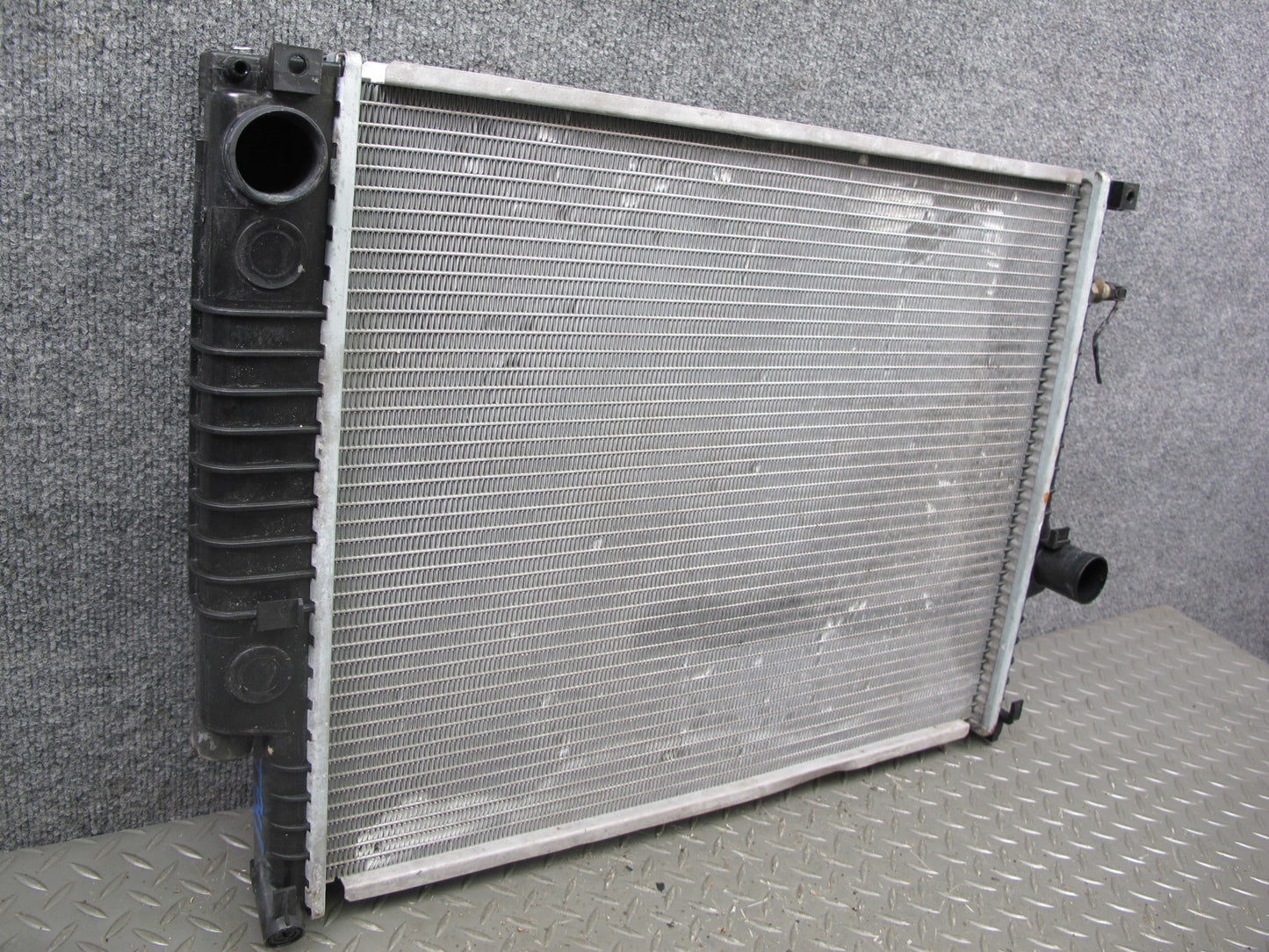 96-99 BMW E36 3-SERIES M52 Engine Cooling Radiator OEM