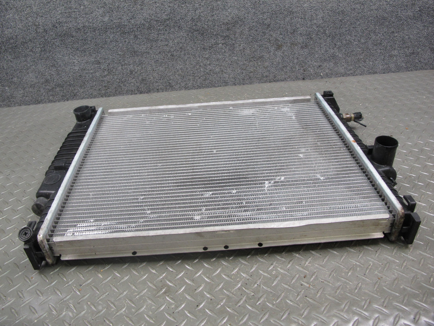 96-99 BMW E36 3-SERIES M52 Engine Cooling Radiator OEM