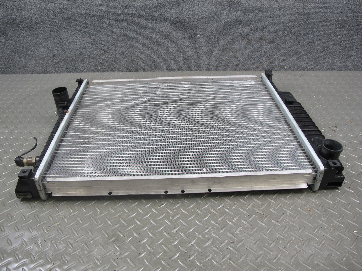 96-99 BMW E36 3-SERIES M52 Engine Cooling Radiator OEM
