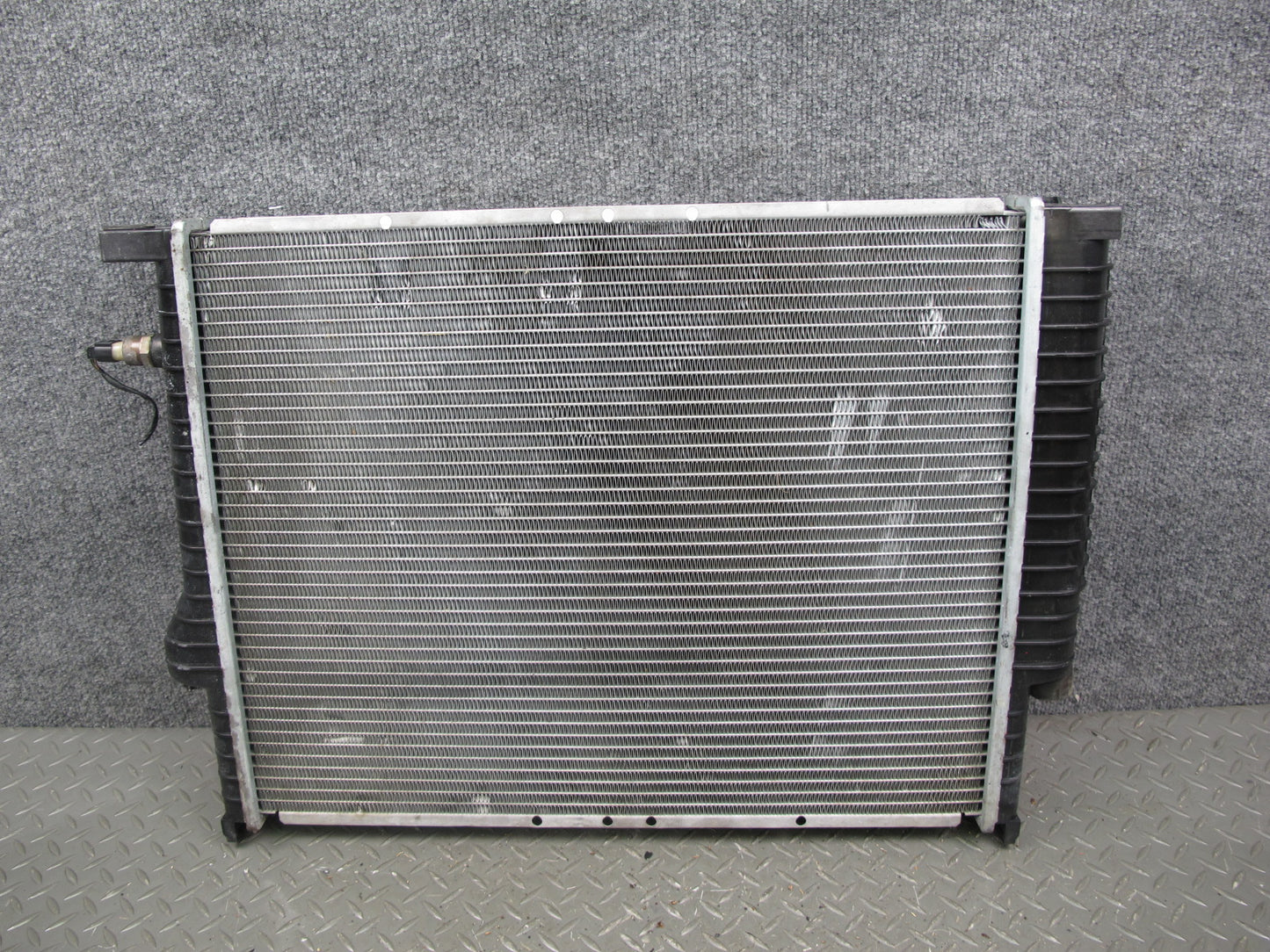 96-99 BMW E36 3-SERIES M52 Engine Cooling Radiator OEM