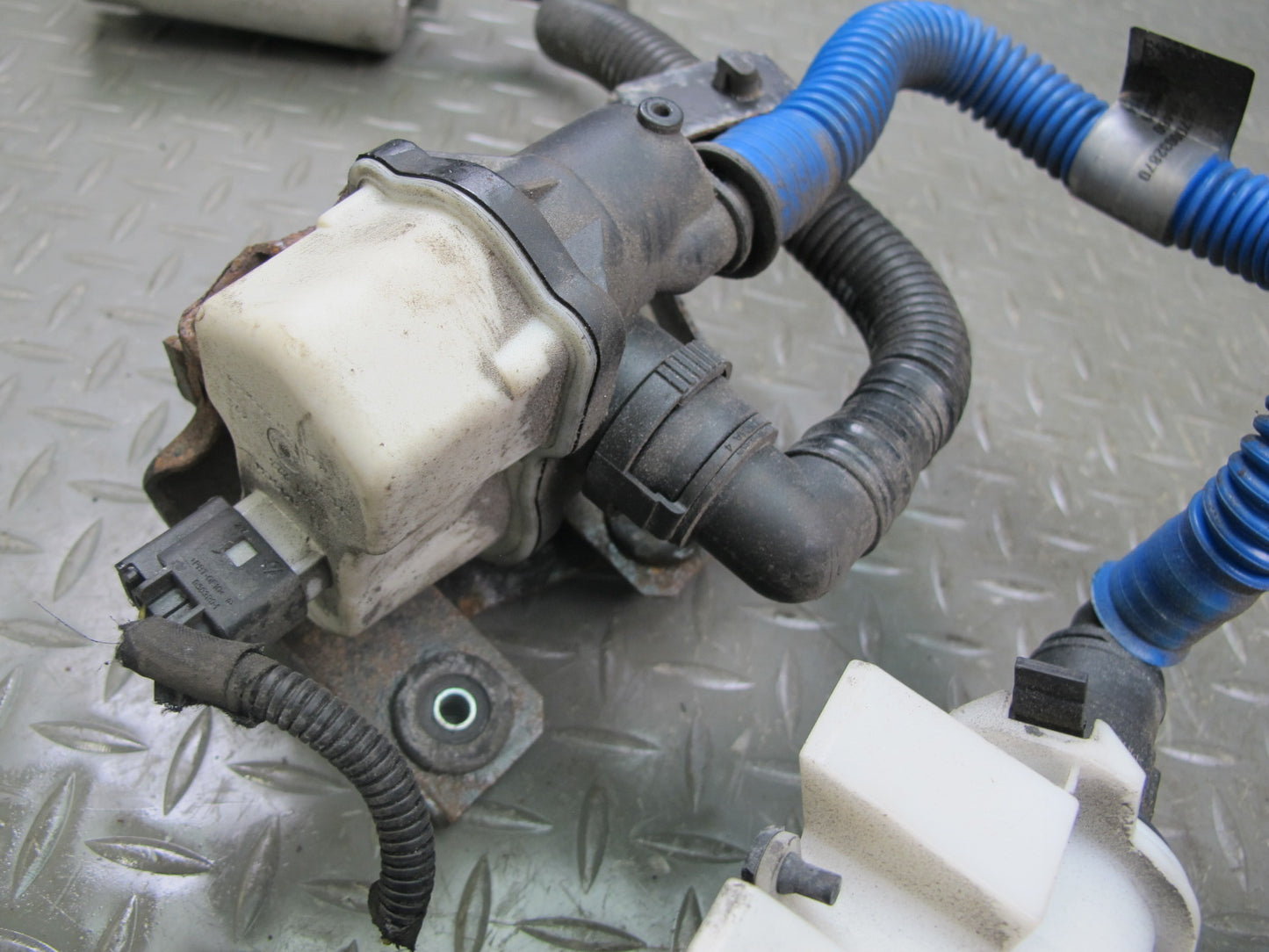 14-17 Maserati Ghibli Fuel Vapor Canister w Leak Detection Pump & Hose OEM