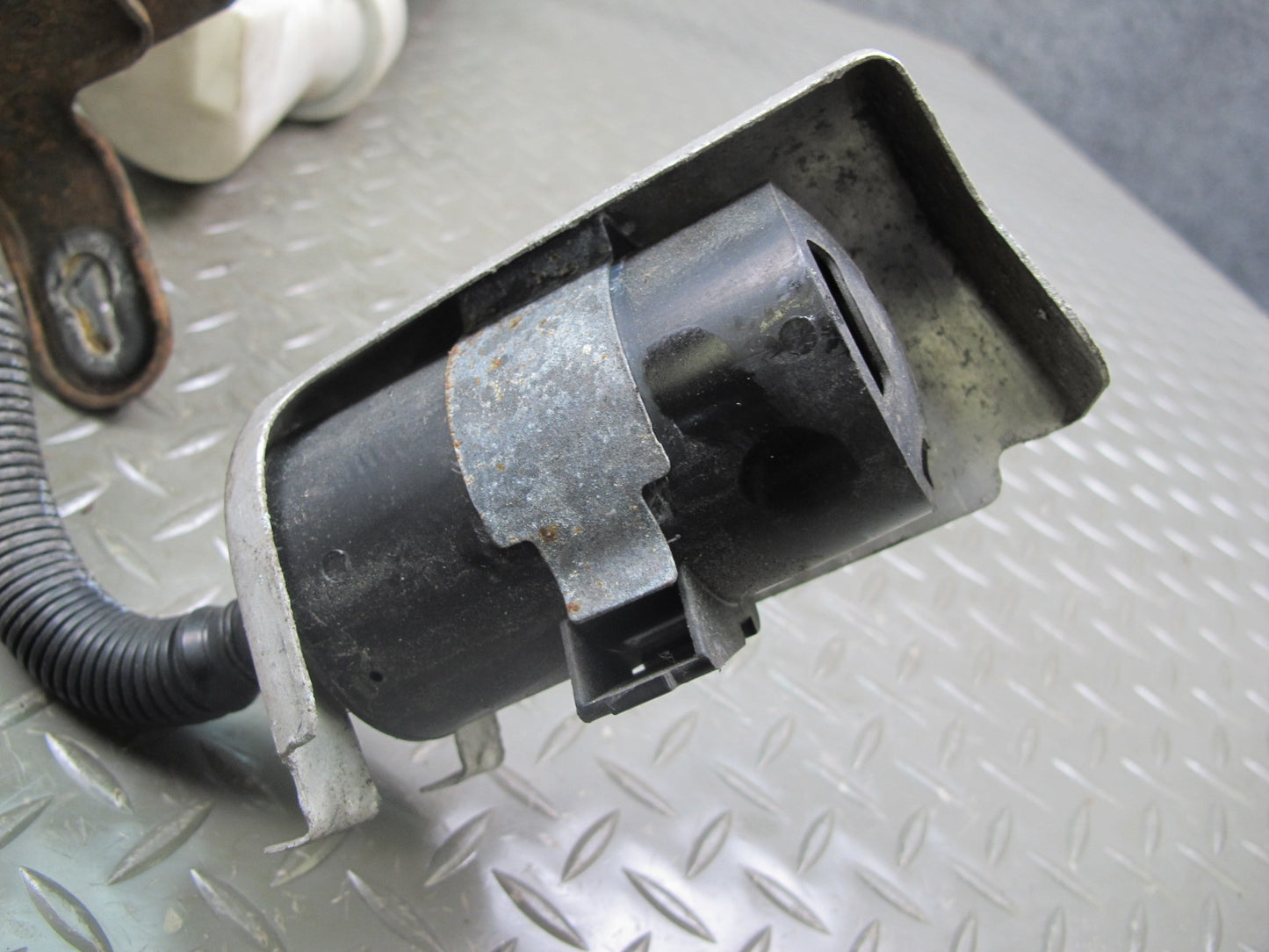 14-17 Maserati Ghibli Fuel Vapor Canister w Leak Detection Pump & Hose OEM