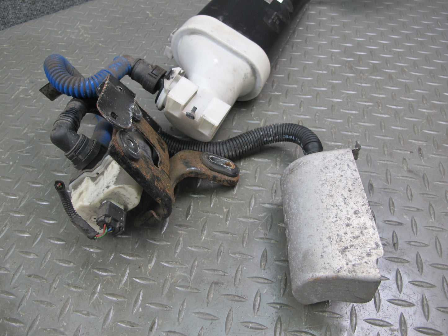14-17 Maserati Ghibli Fuel Vapor Canister w Leak Detection Pump & Hose OEM