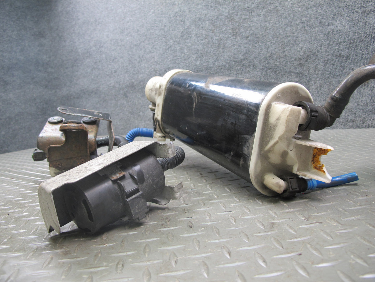 14-17 Maserati Ghibli Fuel Vapor Canister w Leak Detection Pump & Hose OEM