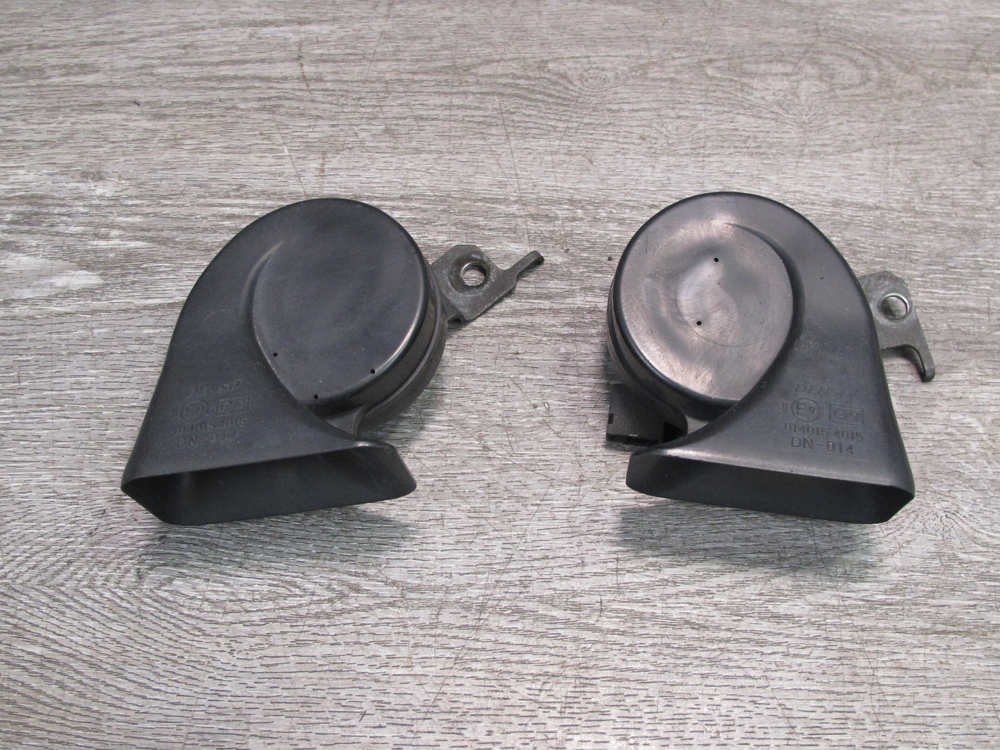 01-06 Lexus UCF30L LS430 Set of 2 High & Low Tone Note Pitch Horn Signal OEM