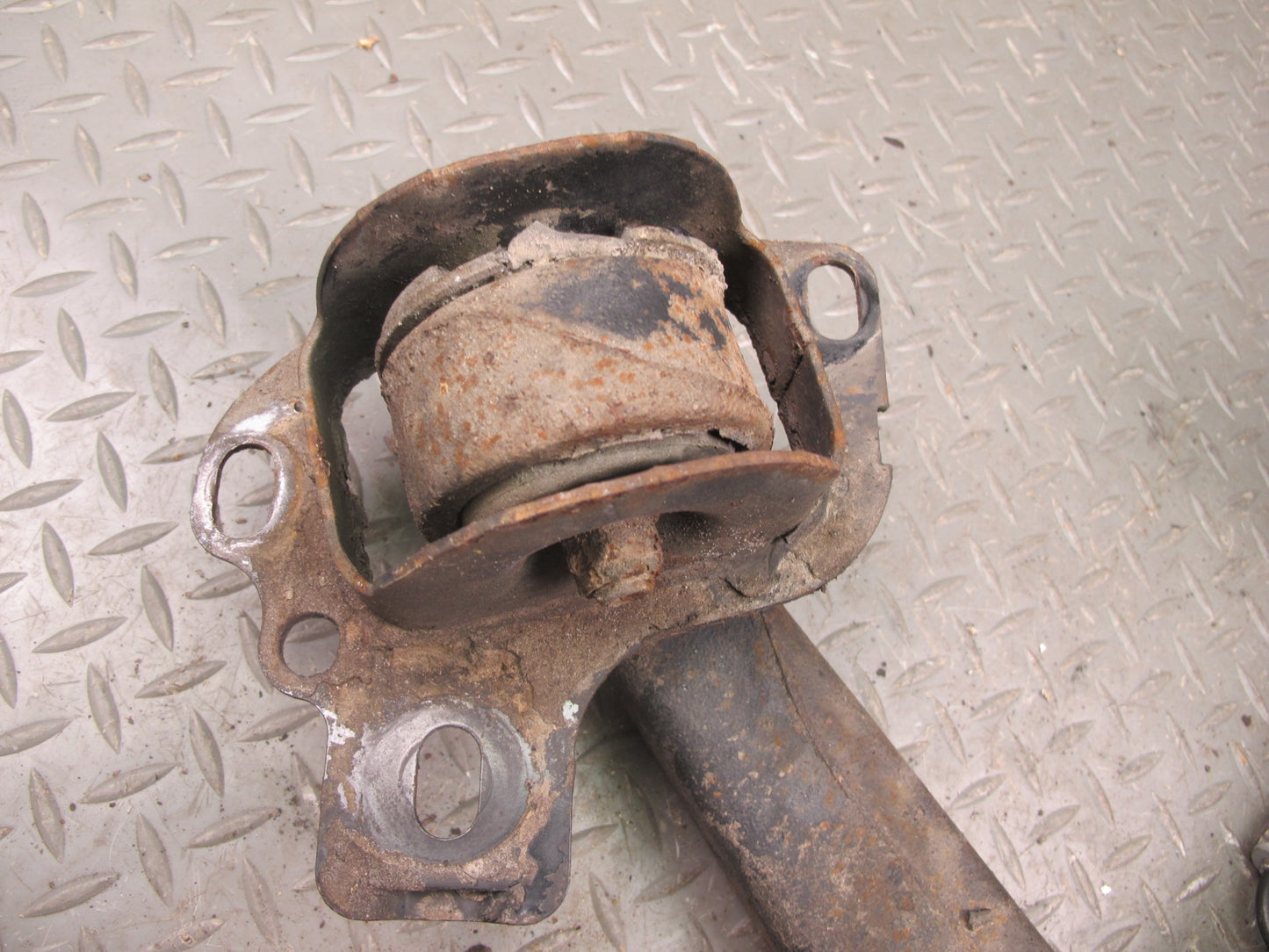94-97 BMW E36 Conv RWD Rear Right Trailing Arm Knuckle Wheel Hub Bearing OEM