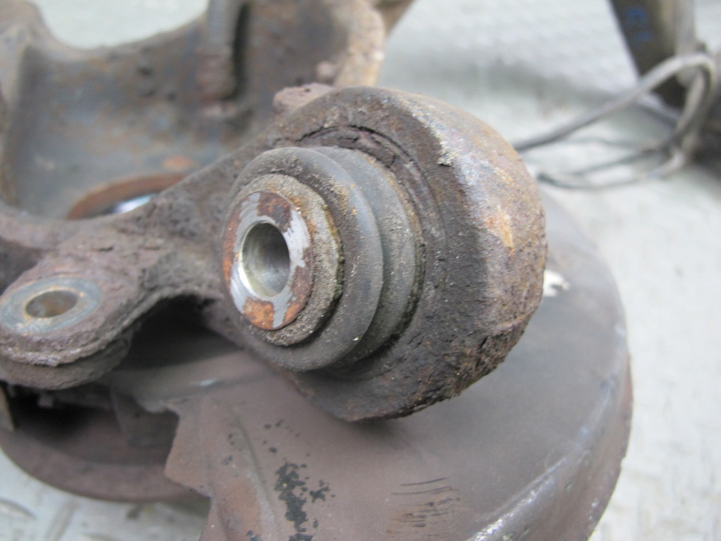 94-97 BMW E36 Conv RWD Rear Right Trailing Arm Knuckle Wheel Hub Bearing OEM