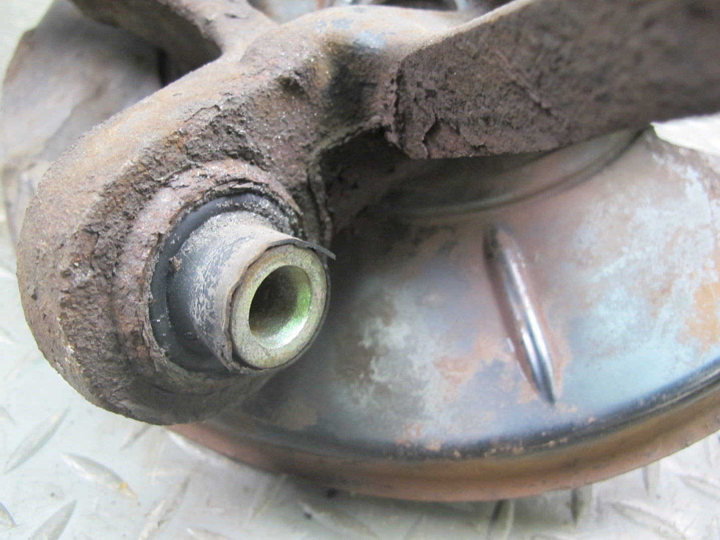 94-97 BMW E36 Conv RWD Rear Right Trailing Arm Knuckle Wheel Hub Bearing OEM