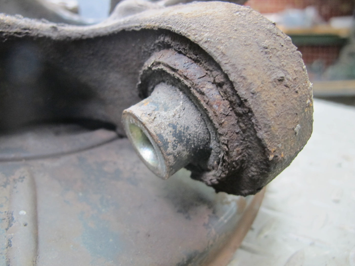94-97 BMW E36 Conv RWD Rear Right Trailing Arm Knuckle Wheel Hub Bearing OEM