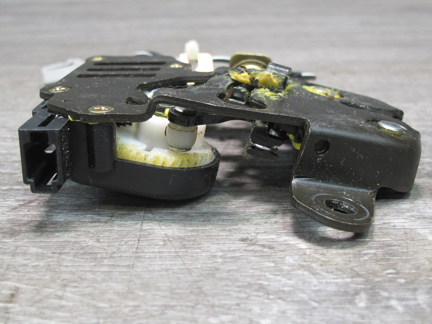 92-00 Lexus UZZ30L SC300 SC400 Rear Trunk Lid Lock Latch Actuator OEM