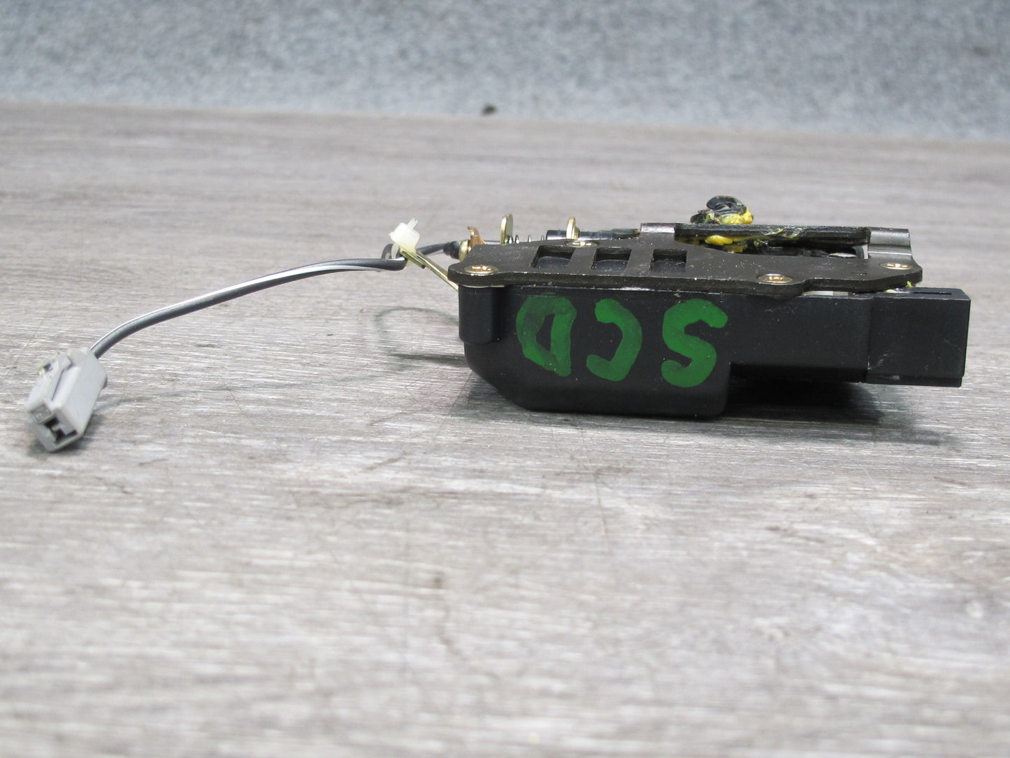 92-00 Lexus UZZ30L SC300 SC400 Rear Trunk Lid Lock Latch Actuator OEM