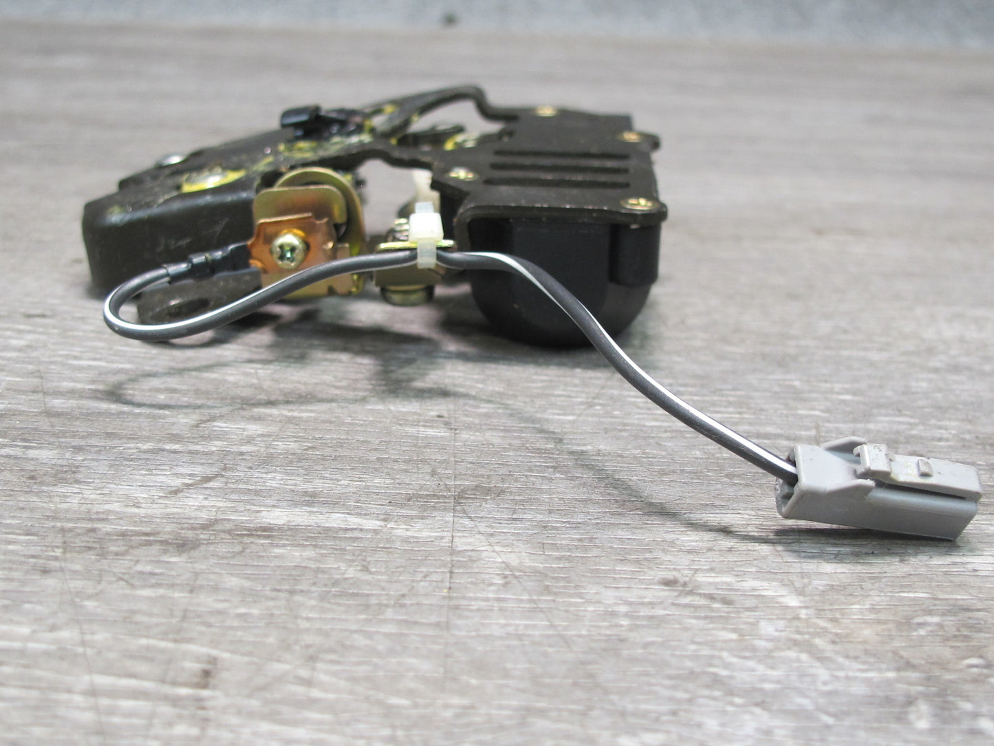 92-00 Lexus UZZ30L SC300 SC400 Rear Trunk Lid Lock Latch Actuator OEM