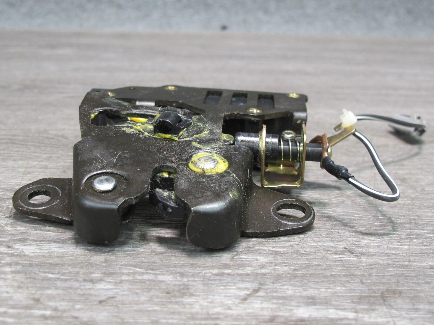 92-00 Lexus UZZ30L SC300 SC400 Rear Trunk Lid Lock Latch Actuator OEM