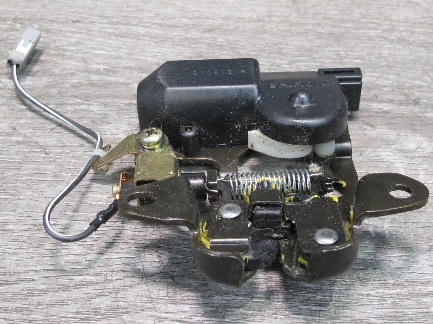 92-00 Lexus UZZ30L SC300 SC400 Rear Trunk Lid Lock Latch Actuator OEM