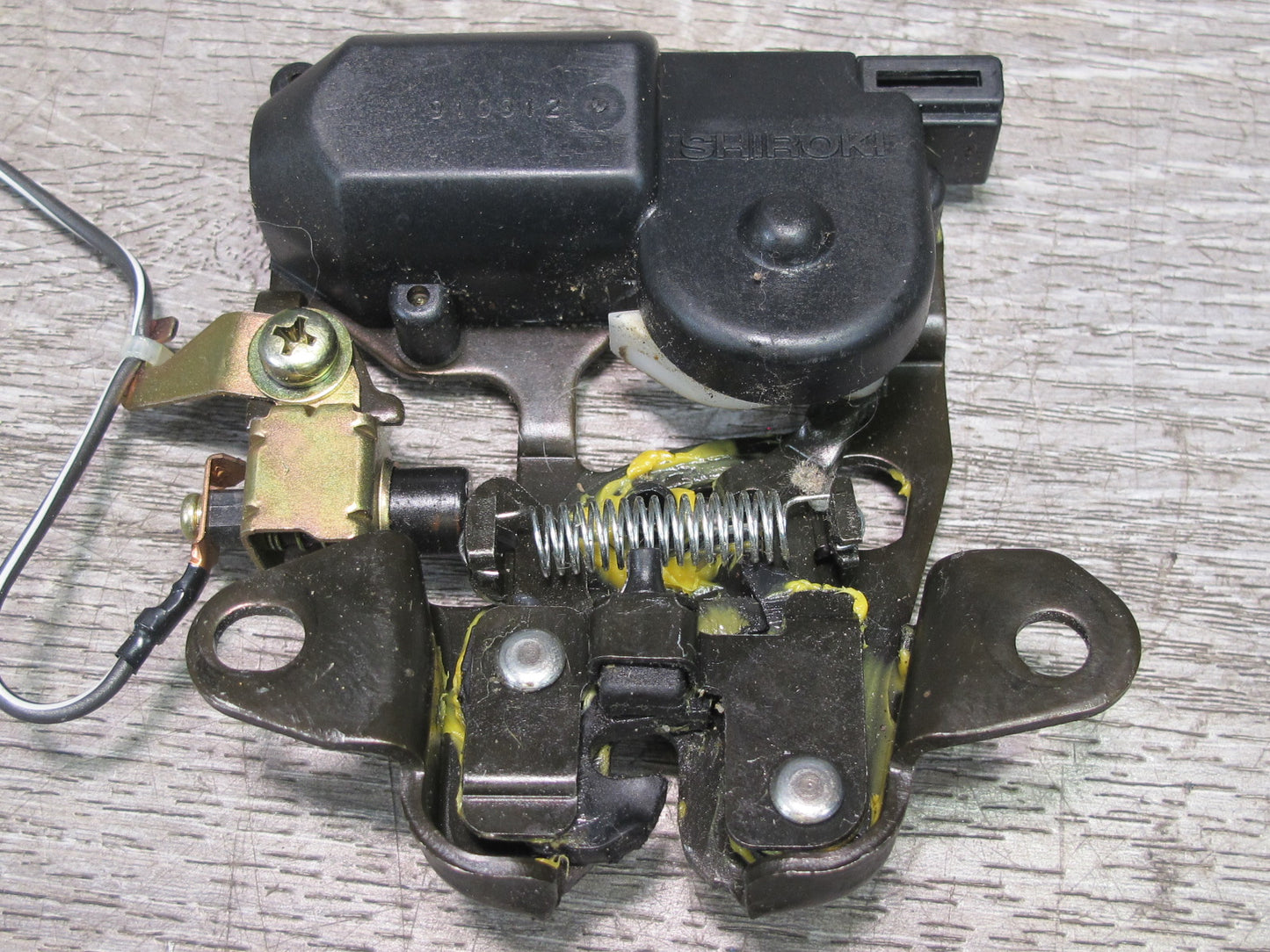 92-00 Lexus UZZ30L SC300 SC400 Rear Trunk Lid Lock Latch Actuator OEM
