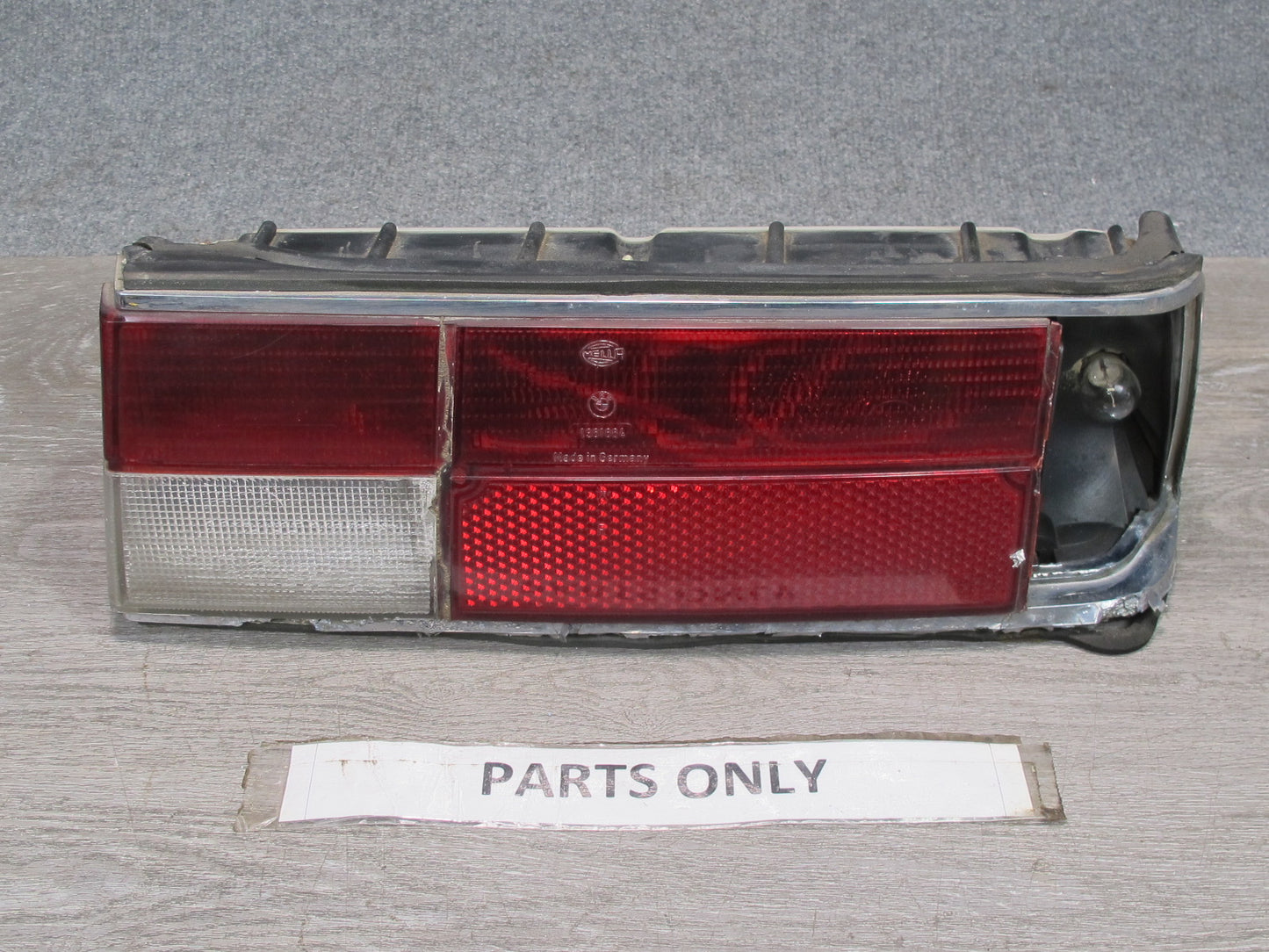 77-89 BMW E24 6-SERIES Rear Right Tail Light Lamp 1360472 OEM Damaged