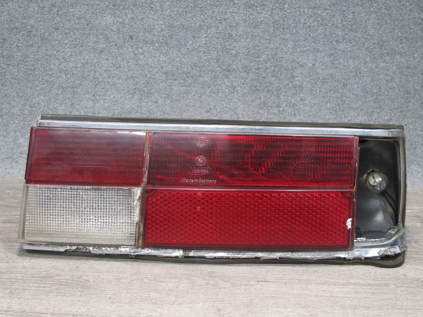 77-89 BMW E24 6-SERIES Rear Right Tail Light Lamp 1360472 OEM Damaged