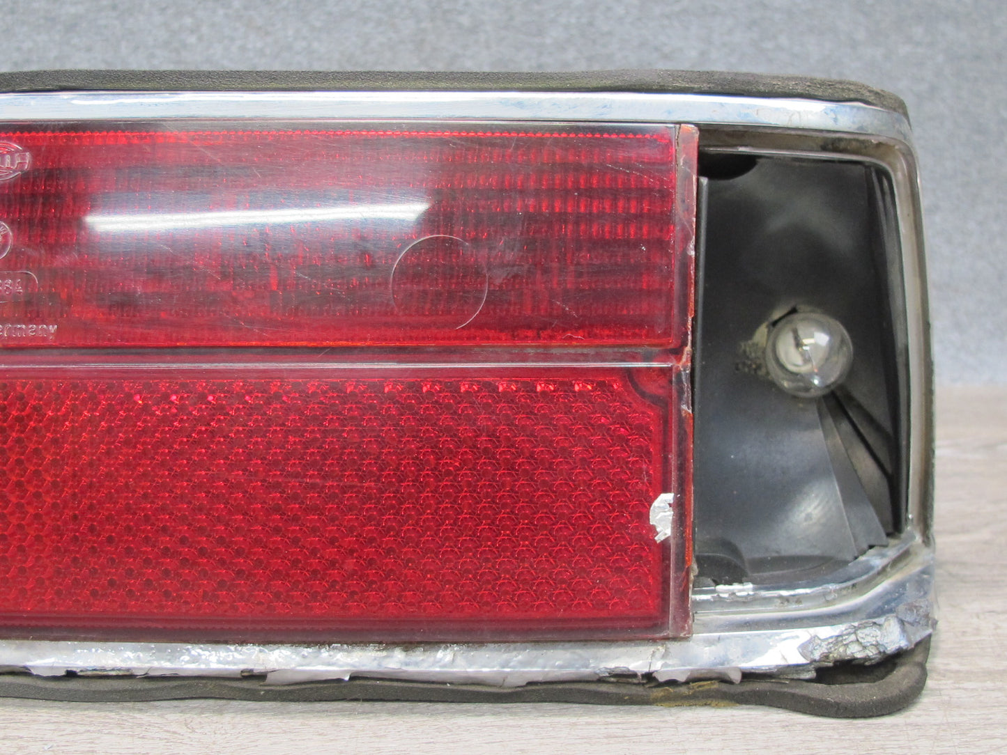 77-89 BMW E24 6-SERIES Rear Right Tail Light Lamp 1360472 OEM Damaged