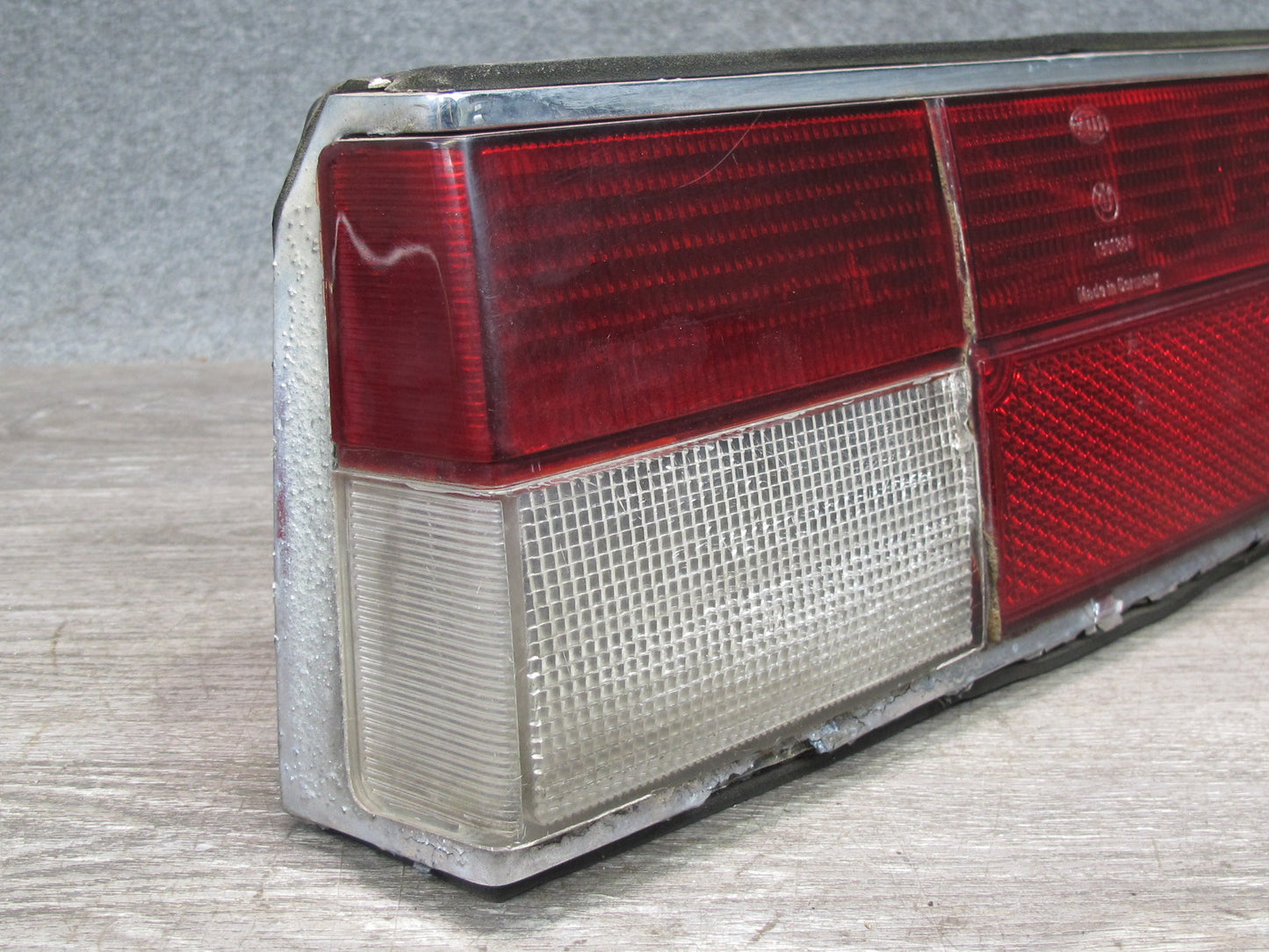 77-89 BMW E24 6-SERIES Rear Right Tail Light Lamp 1360472 OEM Damaged