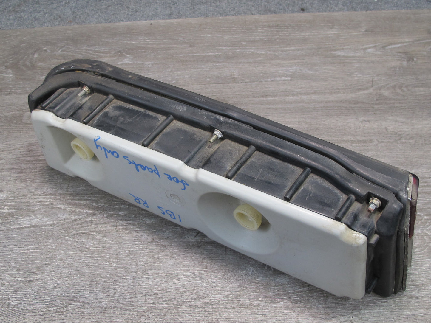 77-89 BMW E24 6-SERIES Rear Right Tail Light Lamp 1360472 OEM Damaged