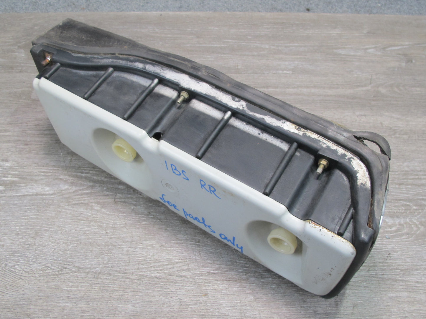 77-89 BMW E24 6-SERIES Rear Right Tail Light Lamp 1360472 OEM Damaged