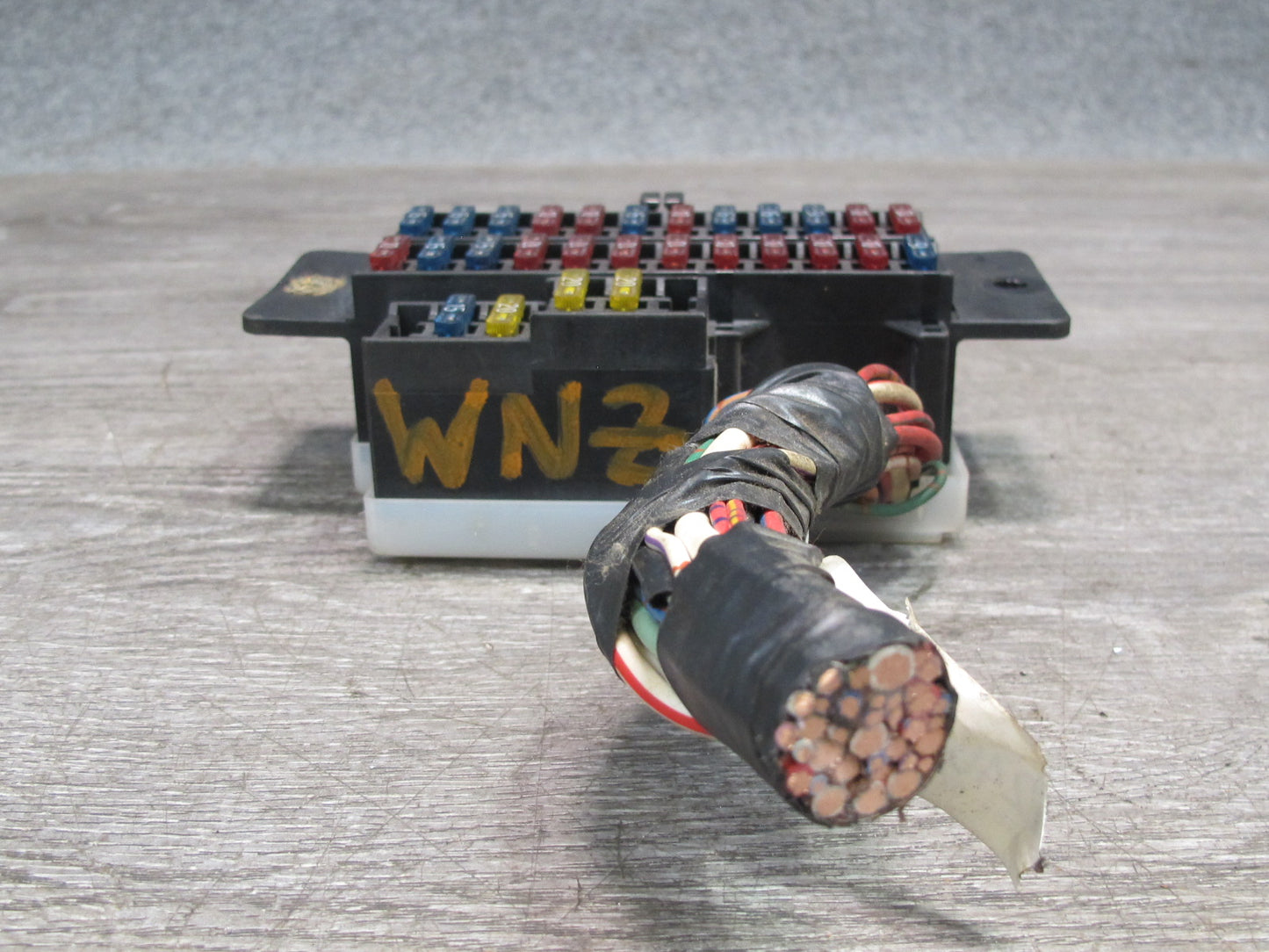 84-86 Nissan Z31 300ZX Junction Fuse Relay Box Module OEM