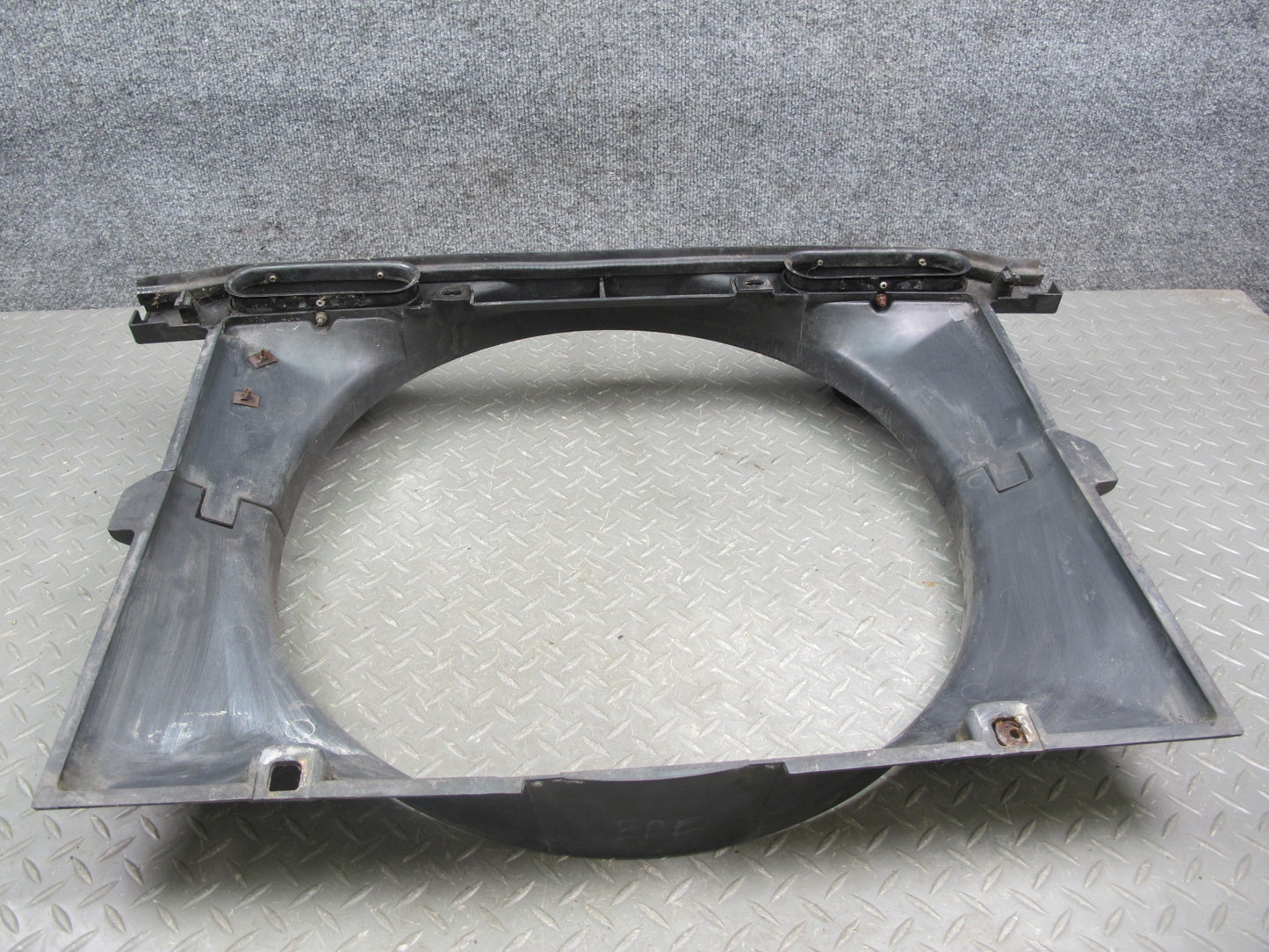 1984-1986 Porsche 928 S Engine Motor Radiator Cooling Fan Shroud