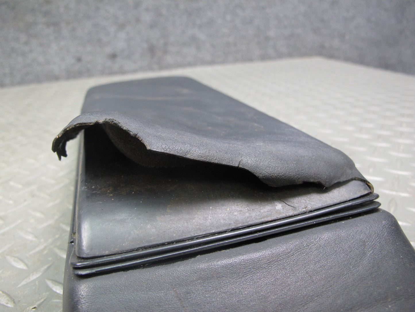 1983-1995 Porsche 928 S4 Front Center Console Arm Rest Storage Compartment Black