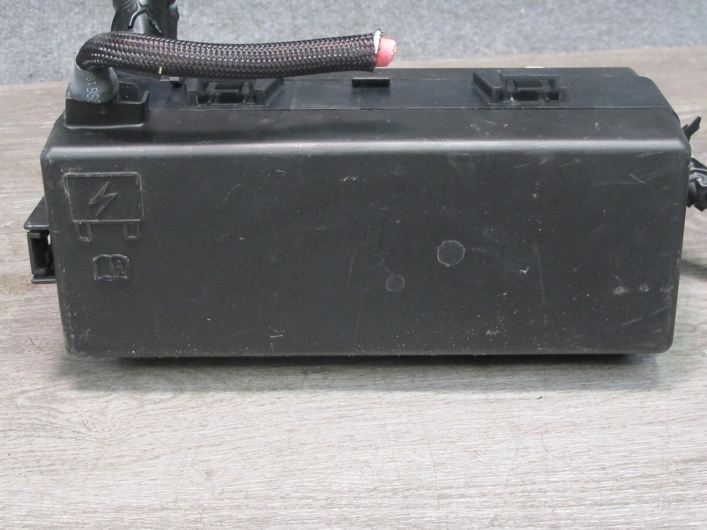 14-17 Maserati Ghibli M157 SQ4 Rear Relay Fuse Box 670008598 OEM