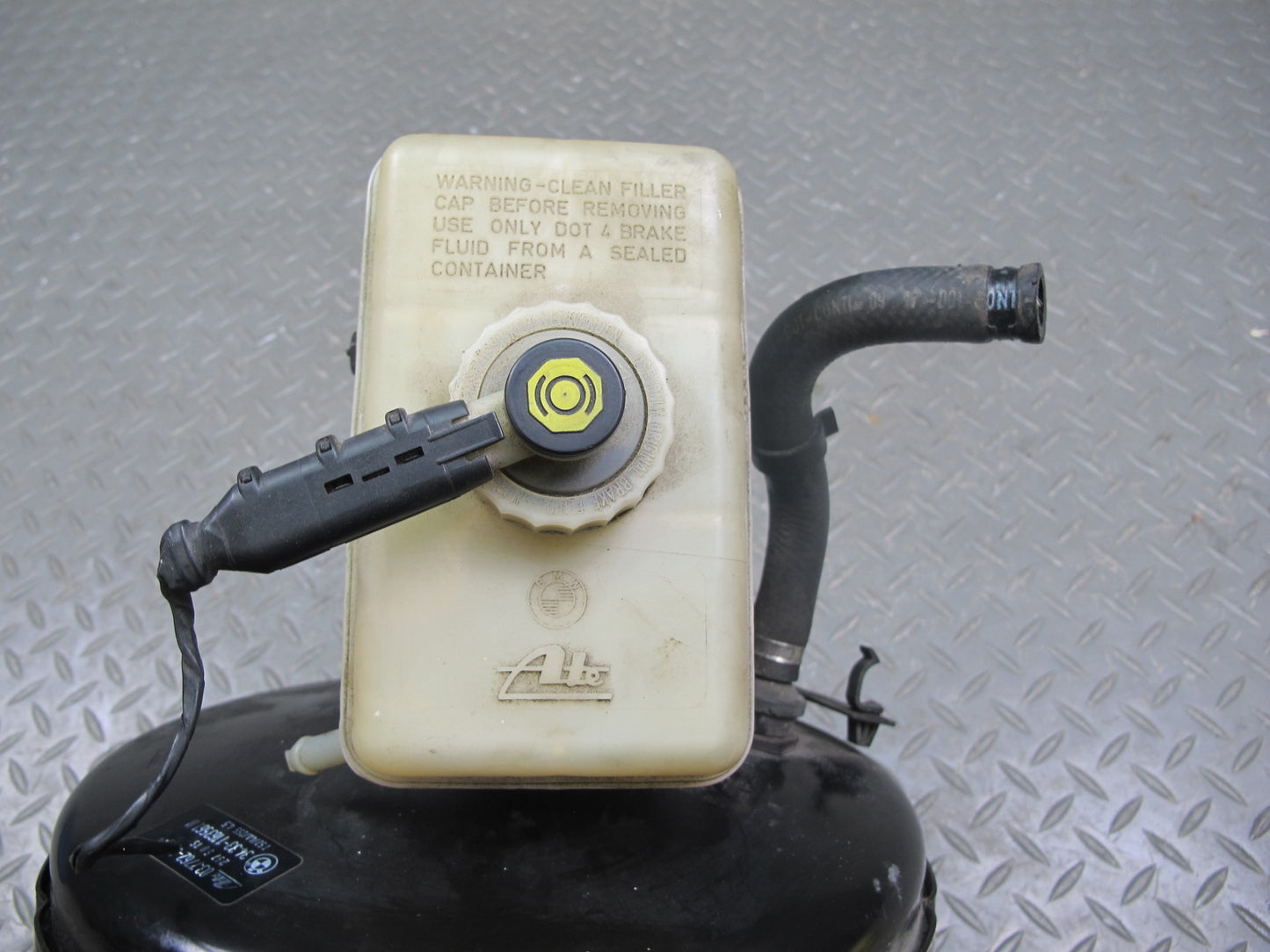 94-99 BMW E36 3-SERIES Brake Master Cylinder Booster Fluid Reservoir OEM