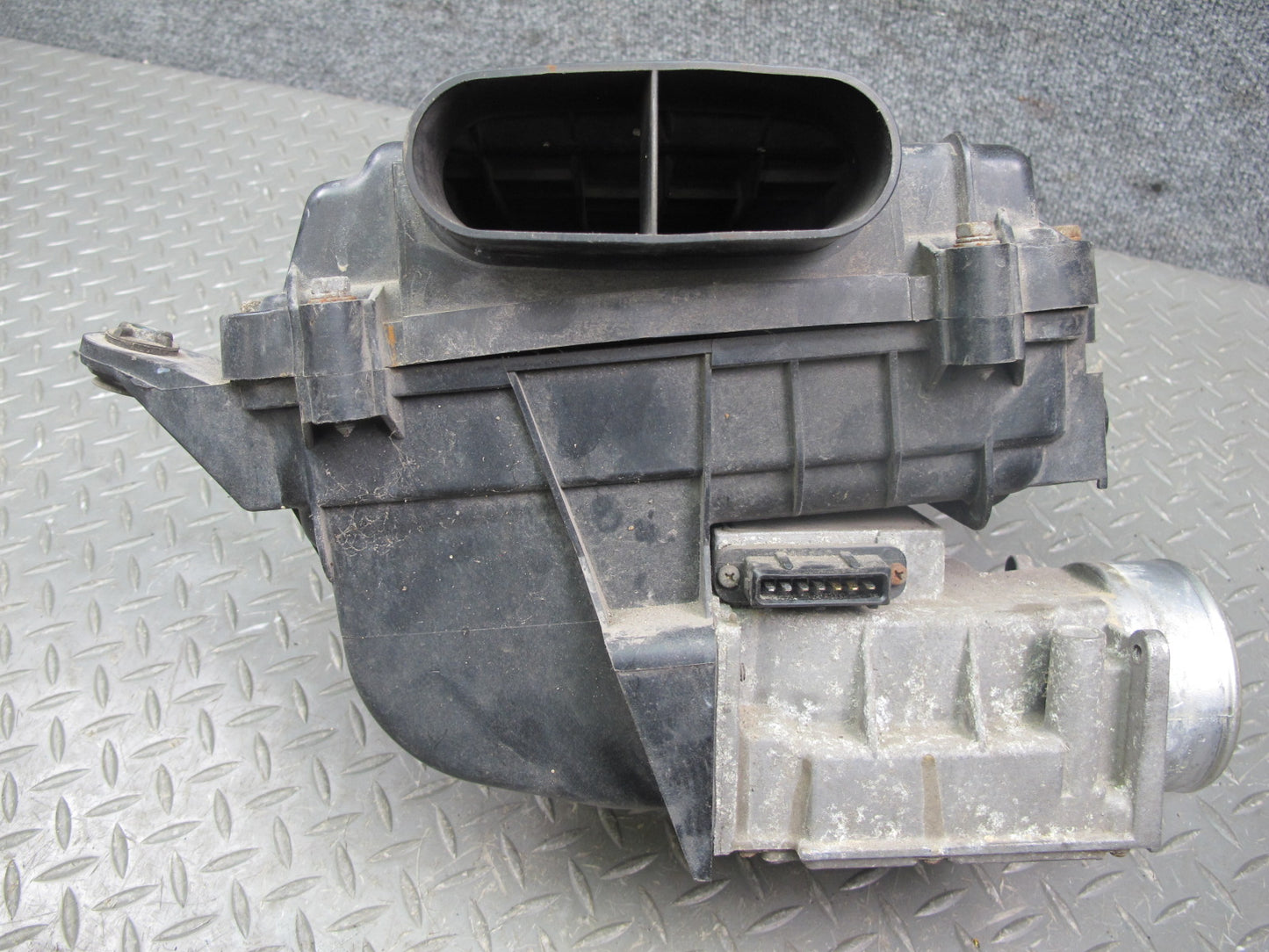 86-88 Mazda RX7 NON Turbo Air Cleaner Filter Box Mass Air Flow MAF Sensor OEM