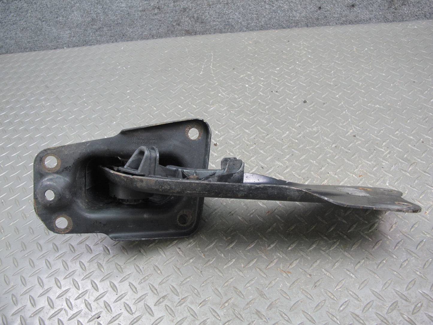 06-14 VW Golf R32 GTI R Rabbit Jetta Rear Right Suspension Trailing Arm OEM