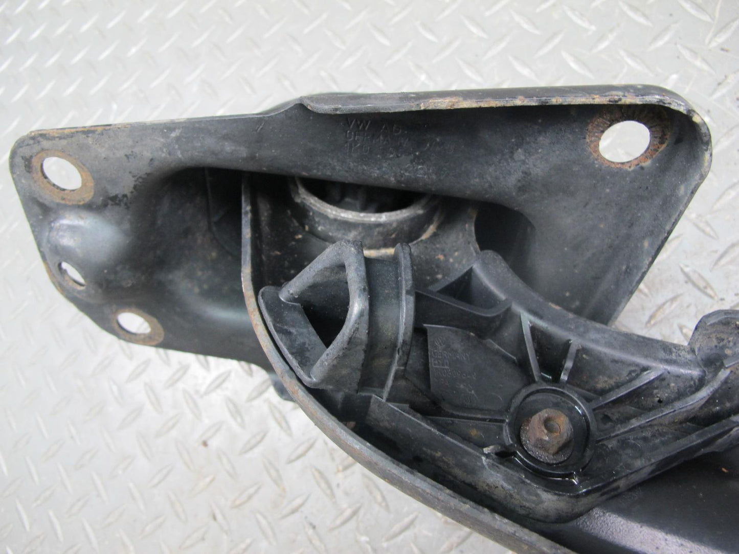 06-14 VW Golf R32 GTI R Rabbit Jetta Rear Right Suspension Trailing Arm OEM
