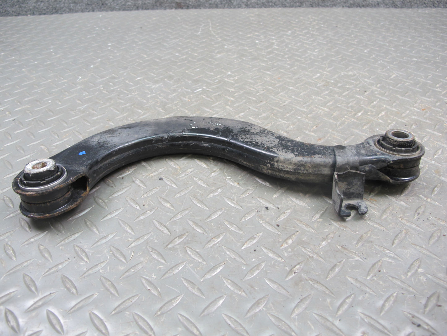 06-14 VW Golf R32 GTI R Rabbit Jetta Passat Rear Right Upper Control Arm OEM