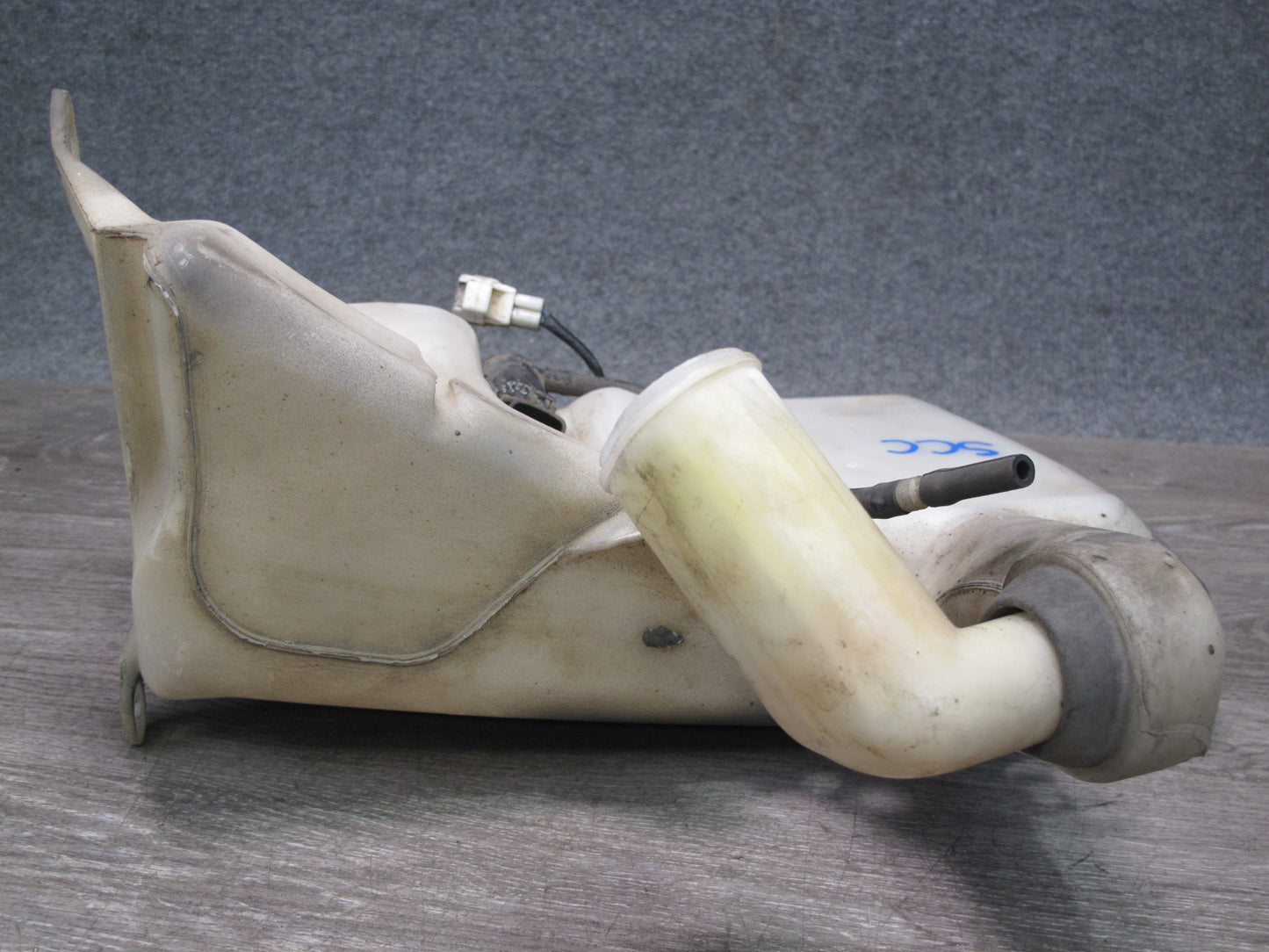 95-00 Lexus UZZ30L SC300 SC400 Windshield Washer Fluid Reservoir Tank Assy OEM