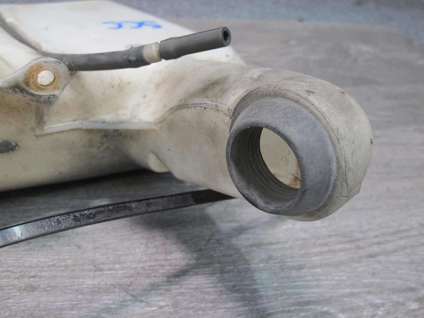 95-00 Lexus UZZ30L SC300 SC400 Windshield Washer Fluid Reservoir Tank Assy OEM