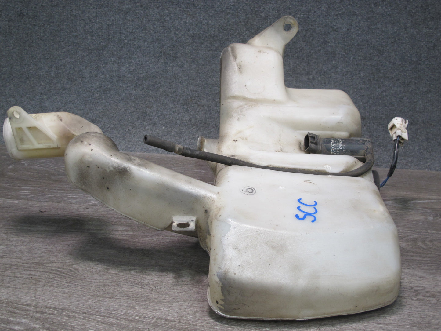 95-00 Lexus UZZ30L SC300 SC400 Windshield Washer Fluid Reservoir Tank Assy OEM