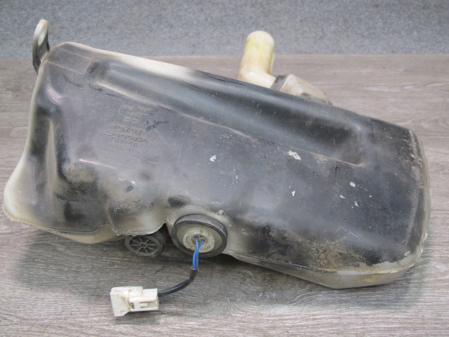 95-00 Lexus UZZ30L SC300 SC400 Windshield Washer Fluid Reservoir Tank Assy OEM