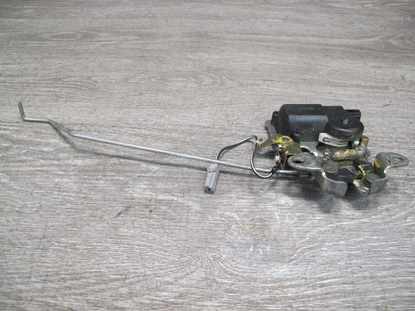 92-00 Lexus UZZ30L SC300 SC400 Rear Trunk Lid Lock Latch Actuator OEM