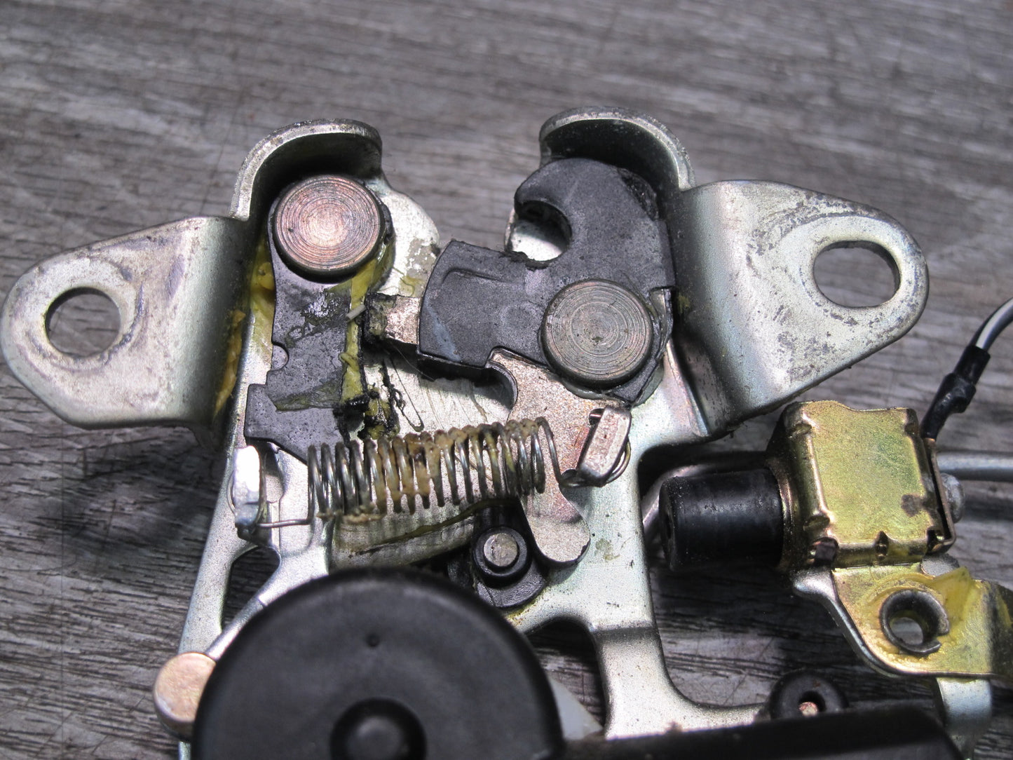 92-00 Lexus UZZ30L SC300 SC400 Rear Trunk Lid Lock Latch Actuator OEM