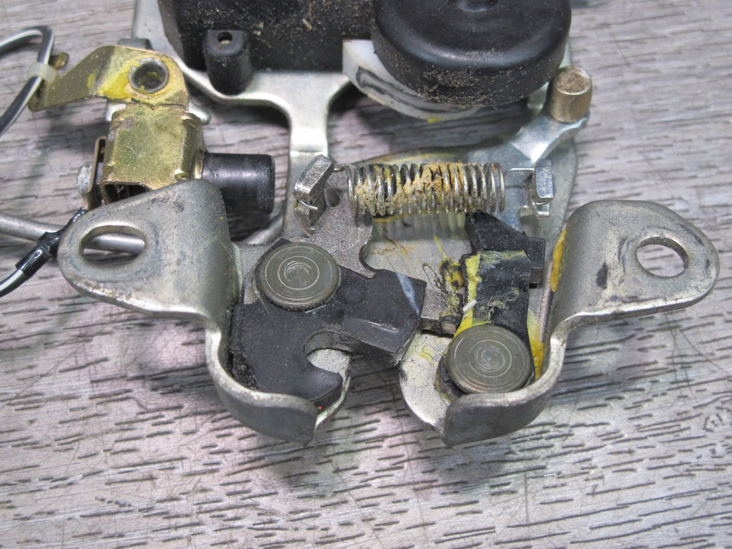 92-00 Lexus UZZ30L SC300 SC400 Rear Trunk Lid Lock Latch Actuator OEM