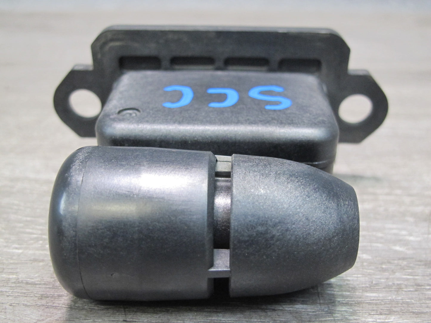 98-00 Lexus UZZ30L SC300 SC400 Mass Air Flow Meter MAF Sensor 22204-20010 OEM