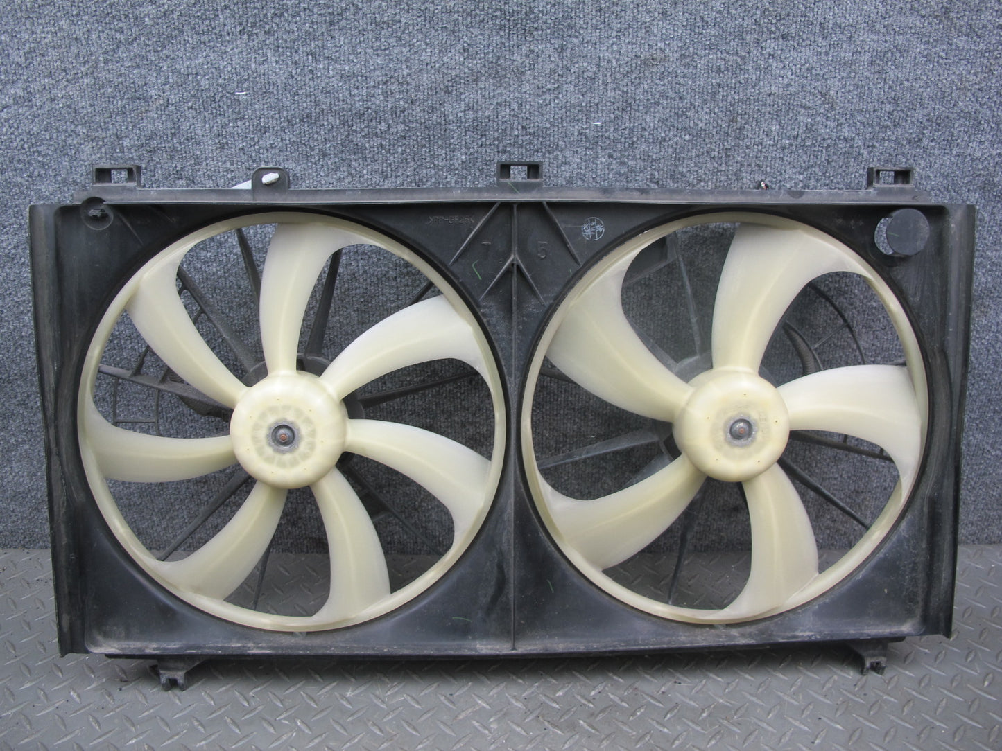 09-12 Lexus IS250 Engine Radiator Cooling Dual Fan Motor w Shroud Assy OEM